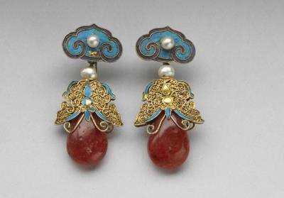 图片[2]-Pair of glass inlaid earrings with Ruyi cloud design, Qing dynasty, Tongzhi reign(1862-1874)-China Archive